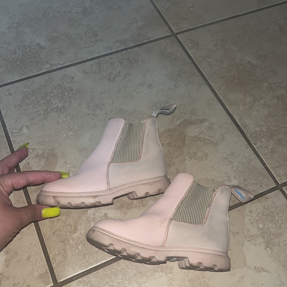 Boots - Picture 3 of 6